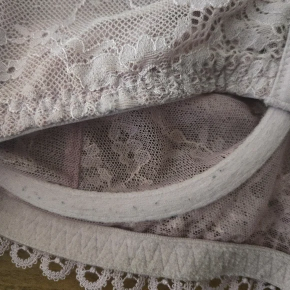 Victorias Secret Lace Bras - Picture 11 of 12